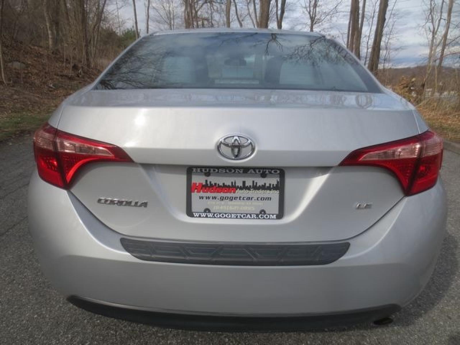 2019 Silver /Gray Toyota Corolla LE (2T1BURHE2KC) with an 1.8 liter 4-cylinder DOHC 16V engine, Automatic transmission, located at 270 US Route 6, Mahopac, NY, 10541, (845) 621-0895, 41.349022, -73.755280 - Photo #5